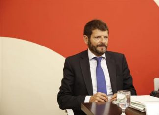 El director de los Mossos dimite y dice que la policía seguirá actuando con «sujeción a la ley»