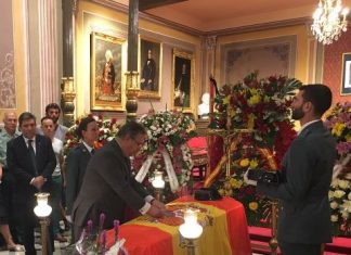 El ministro del Interior condecora con la Cruz de la Orden del Mérito de la Guardia Civil con distintivo rojo al agente fallecido en Huesca