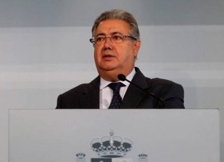 Zoido ordena que los policías no abandonen los hoteles donde haya contrato vigente
