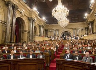 El Constitucional anula la Ley del 1-O por su «daño irreparable» a los ciudadanos