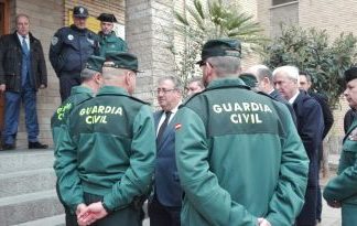 Zoido llega a Alcañiz para estar con las familias de los guardias civiles asesinados